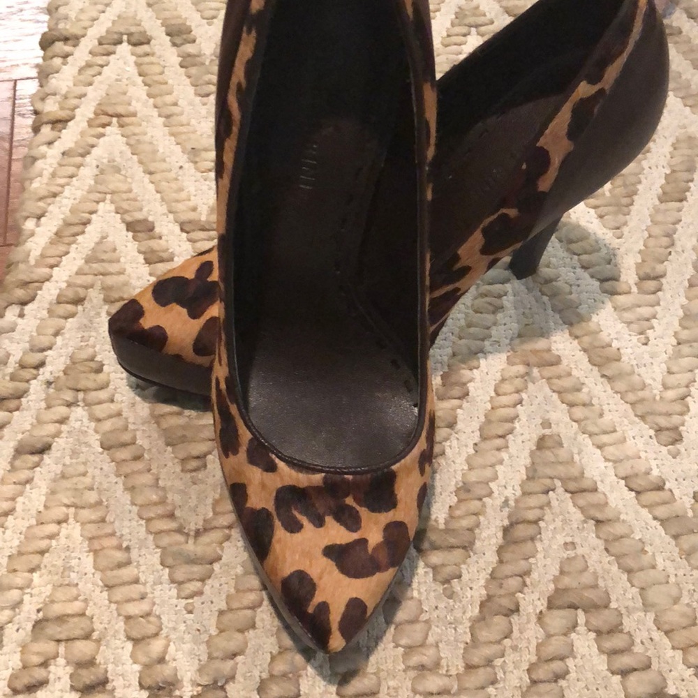 Leopard print pumps